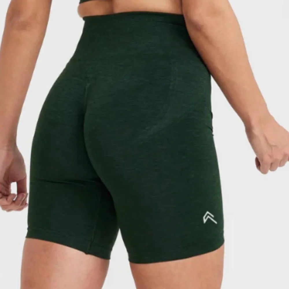 SOLD- Oner Active Effortless Set in Evergreen - Picture 6 of 8